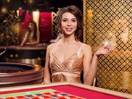 Free-spin bonus round in Egypt's Book of Mystery showing expanded reel columns